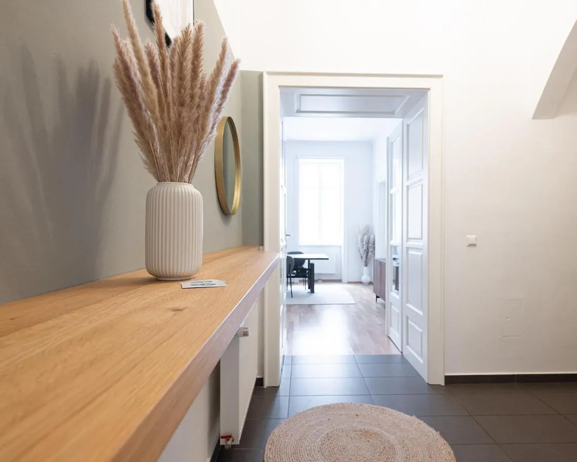 Mint@Naschmarkt Premium Apartments Vienna 2*,