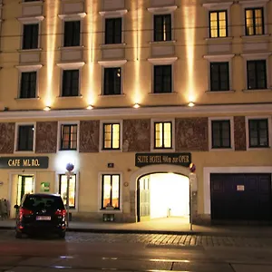 900 M Zur Oper **** Wien