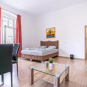 Hostel 6 Min To Amusement Park - Economy In Shared